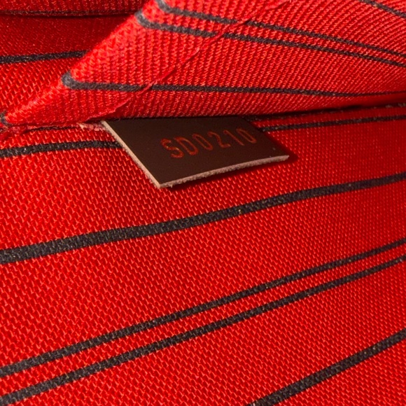 Authentic Louis Vuitton Damier Neverfull GM Pochette Cherry interior - Picture 8 of 12